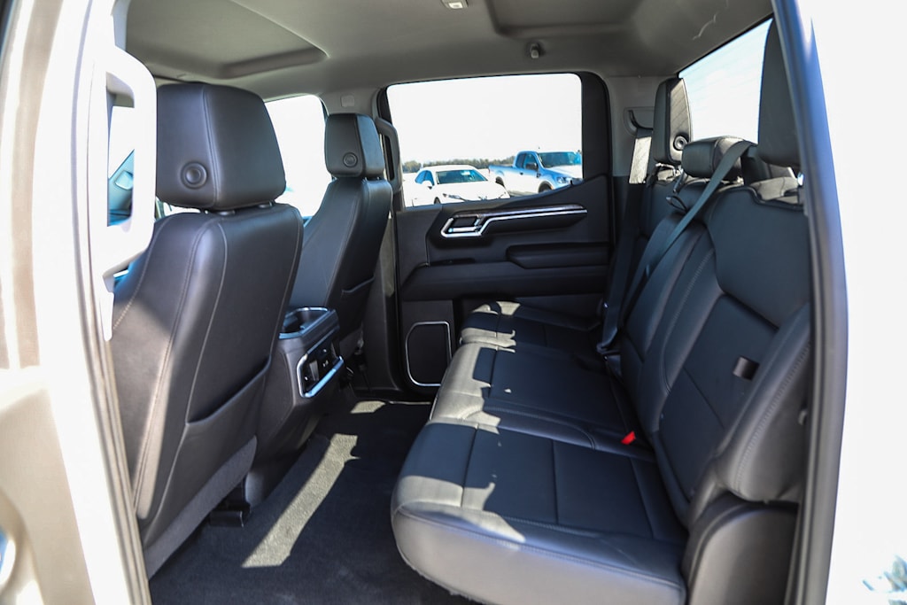 Thumbnail: 2022 Chevrolet Silverado 1500 - 11