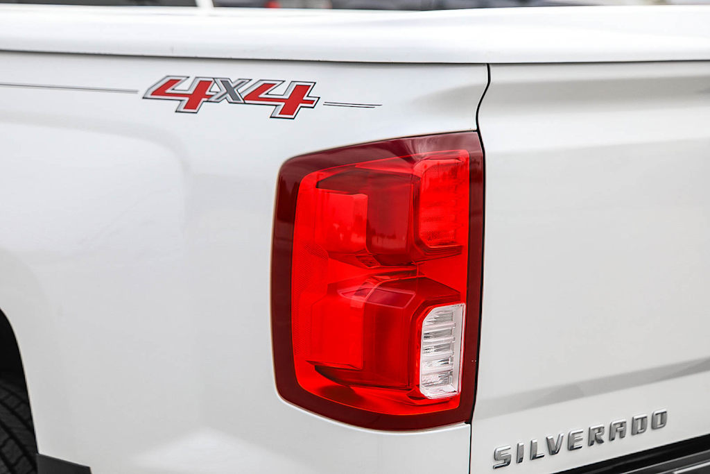 Thumbnail: 2017 Chevrolet Silverado 1500 - 18