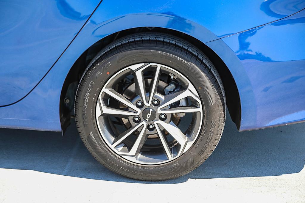 Thumbnail: 2023 Kia Forte - 21