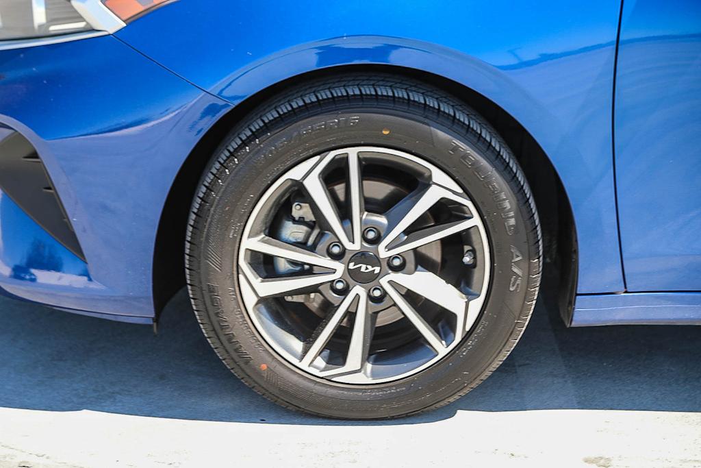 Thumbnail: 2023 Kia Forte - 6