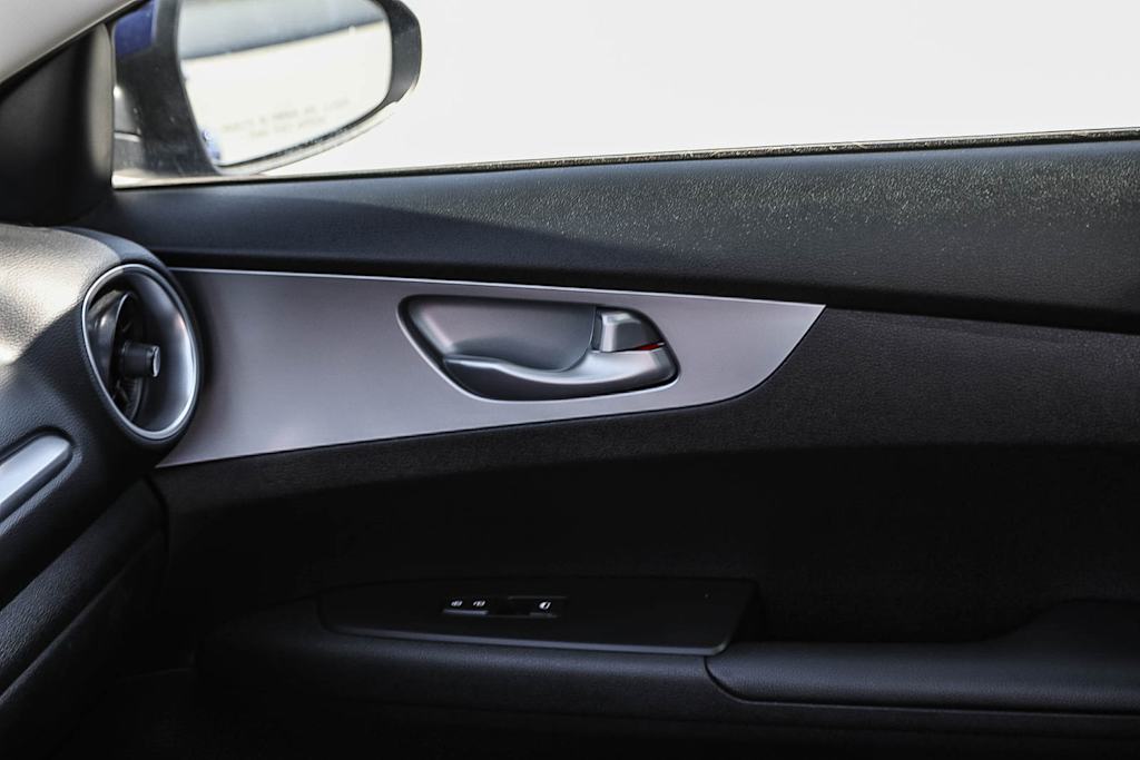 Thumbnail: 2023 Kia Forte - 23