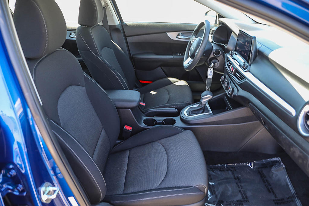 Thumbnail: 2023 Kia Forte - 9