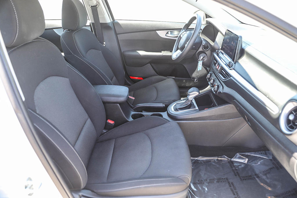 Thumbnail: 2023 Kia Forte - 9