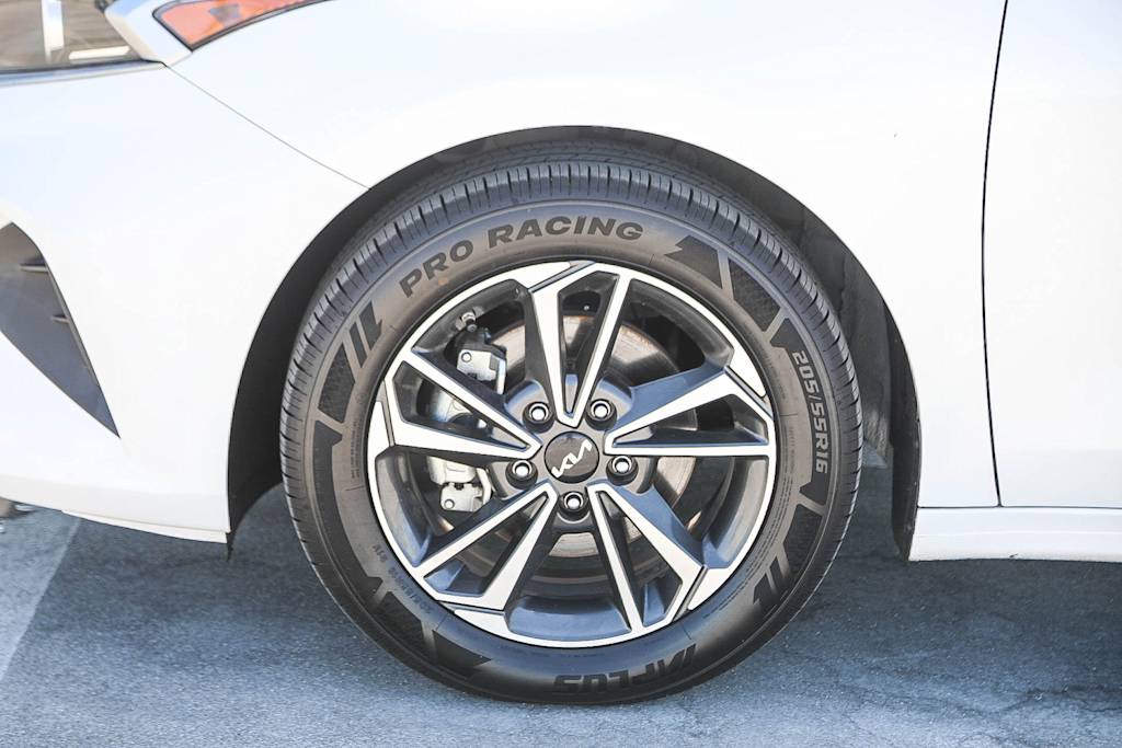 Thumbnail: 2023 Kia Forte - 6