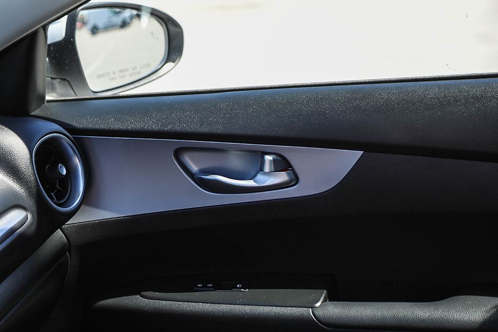 Thumbnail: 2023 Kia Forte - 23