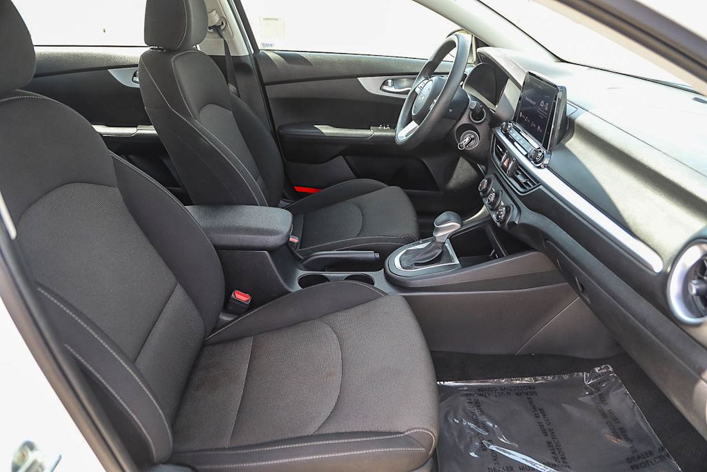 Thumbnail: 2023 Kia Forte - 9