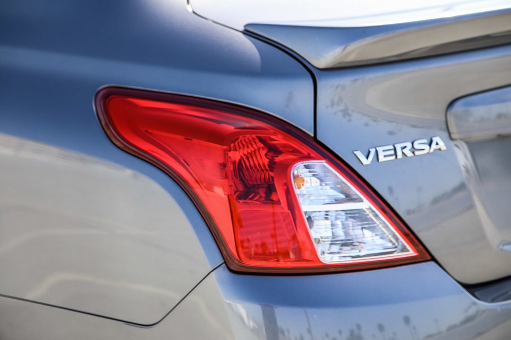 2018 Nissan Versa SV 21