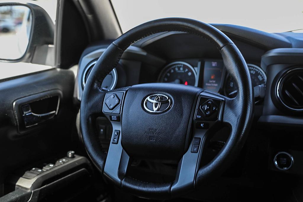 Thumbnail: 2022 Toyota Tacoma - 8