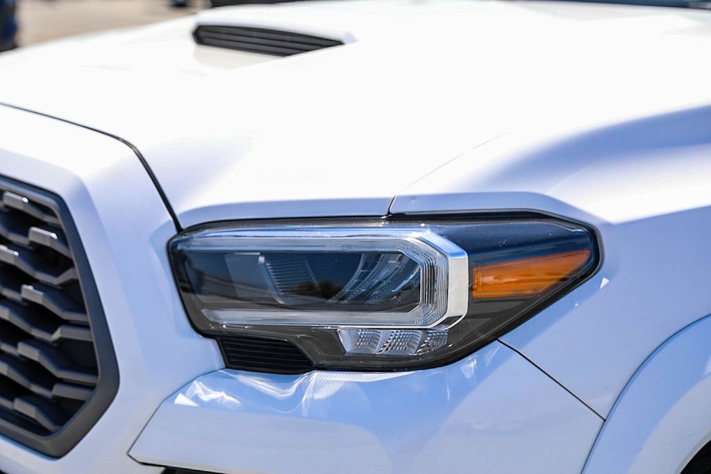 Thumbnail: 2022 Toyota Tacoma - 18