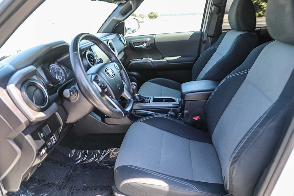 Thumbnail: 2022 Toyota Tacoma - 10