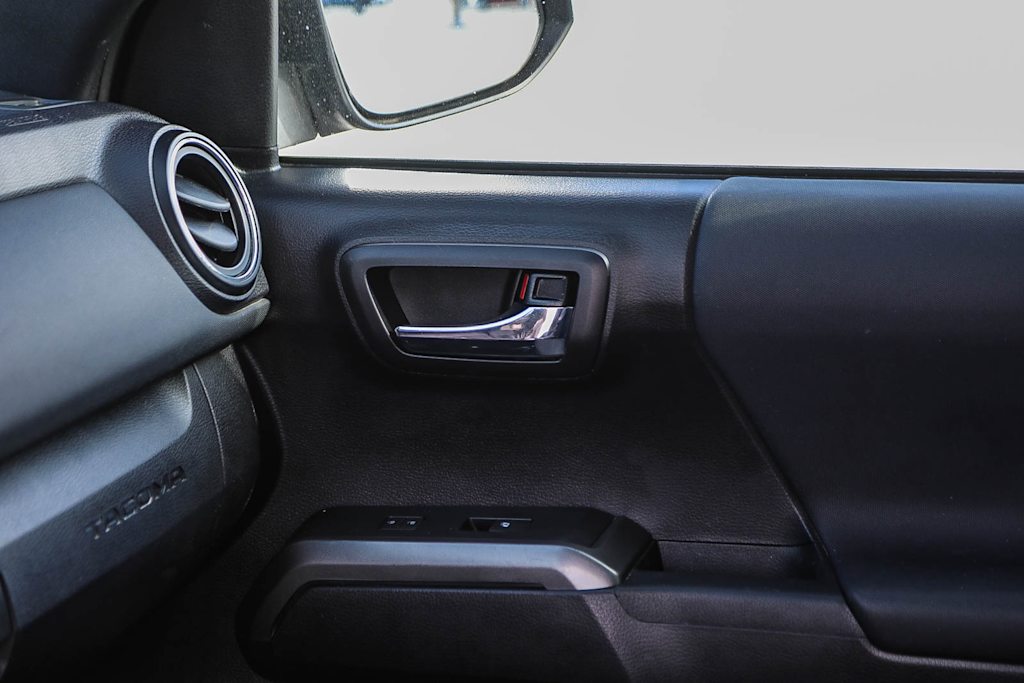 Thumbnail: 2020 Toyota Tacoma - 24