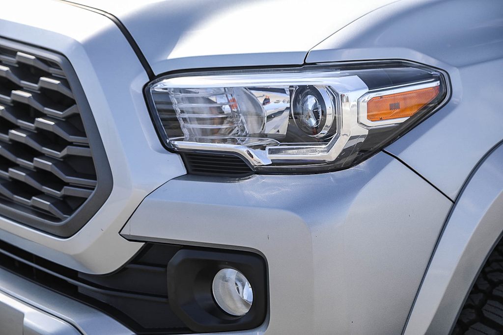 Thumbnail: 2023 Toyota Tacoma - 18