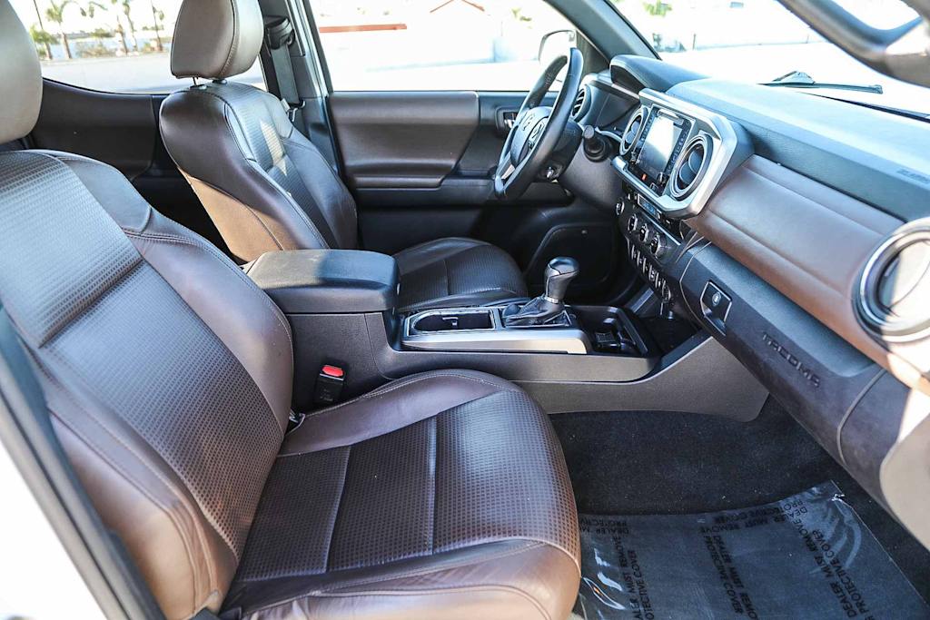 Thumbnail: 2017 Toyota Tacoma - 9