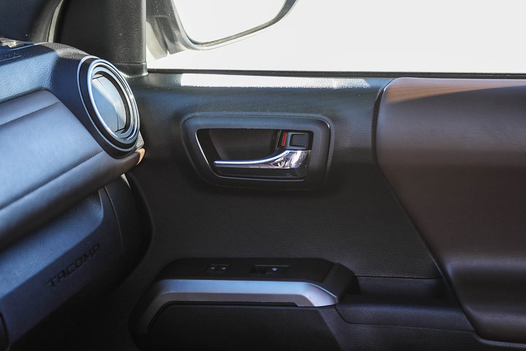 Thumbnail: 2017 Toyota Tacoma - 23