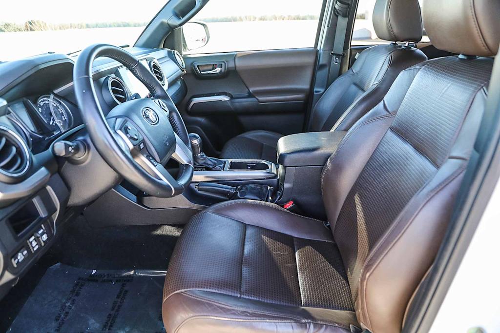 Thumbnail: 2017 Toyota Tacoma - 10