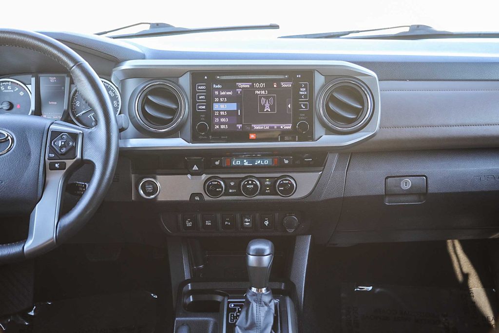 Thumbnail: 2017 Toyota Tacoma - 8