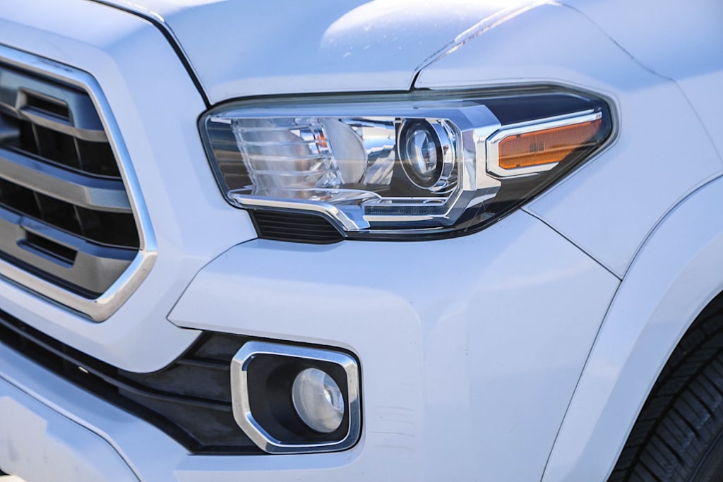 Thumbnail: 2017 Toyota Tacoma - 19