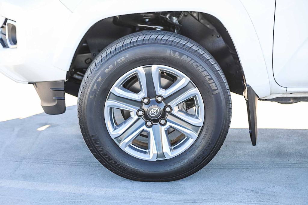 Thumbnail: 2017 Toyota Tacoma - 6