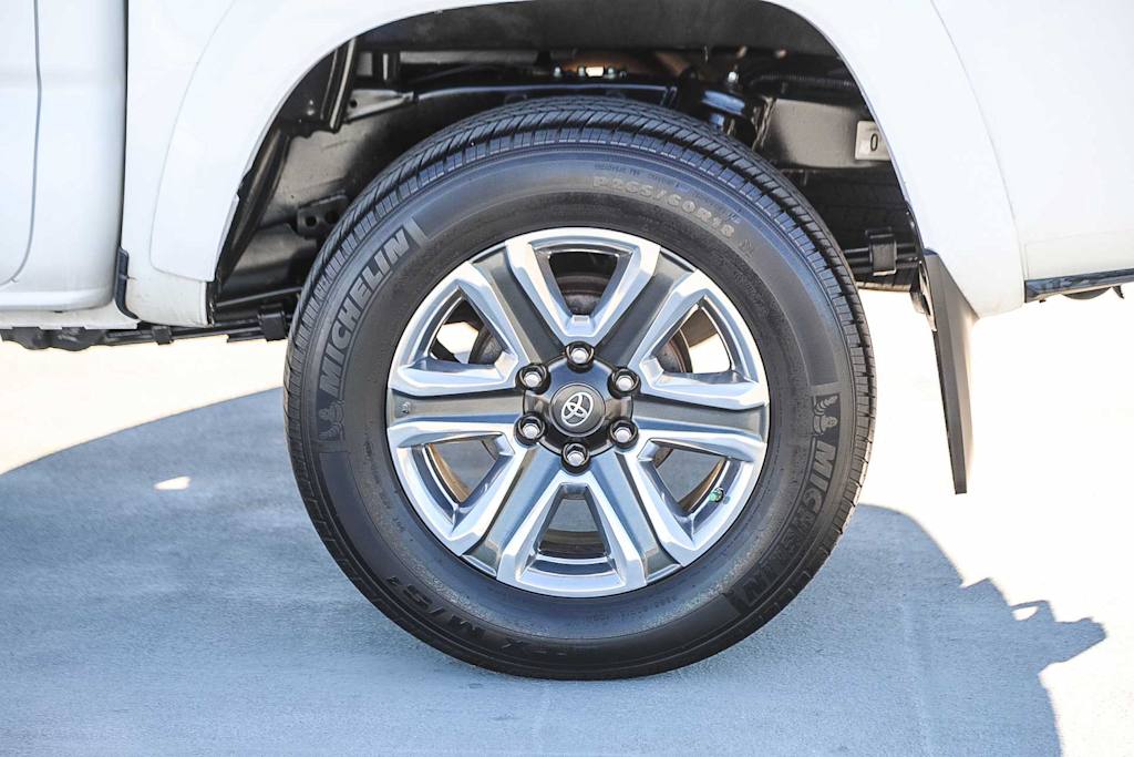 Thumbnail: 2017 Toyota Tacoma - 21