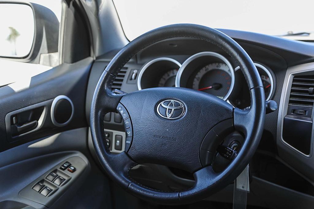Thumbnail: 2011 Toyota Tacoma - 11