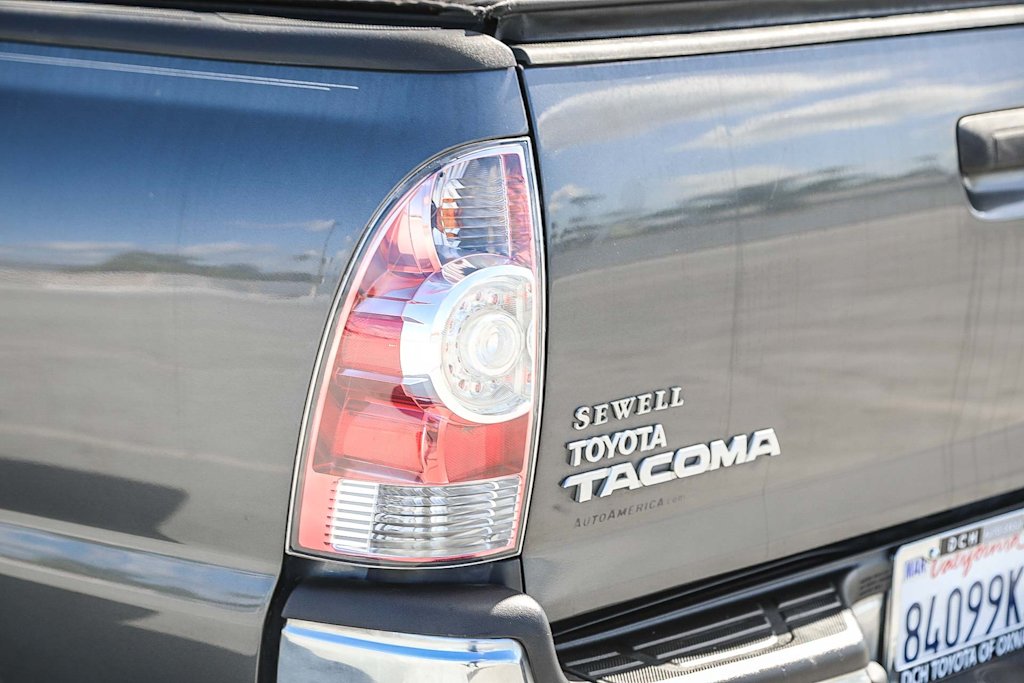 Thumbnail: 2011 Toyota Tacoma - 20