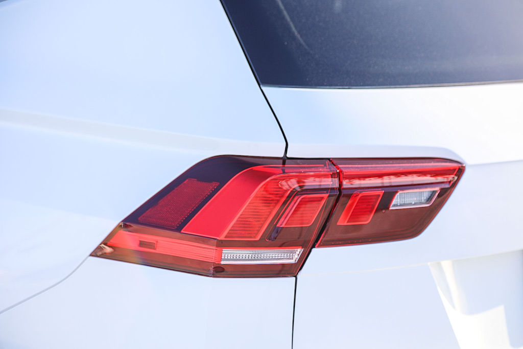 Thumbnail: 2018 Volkswagen Tiguan - 17