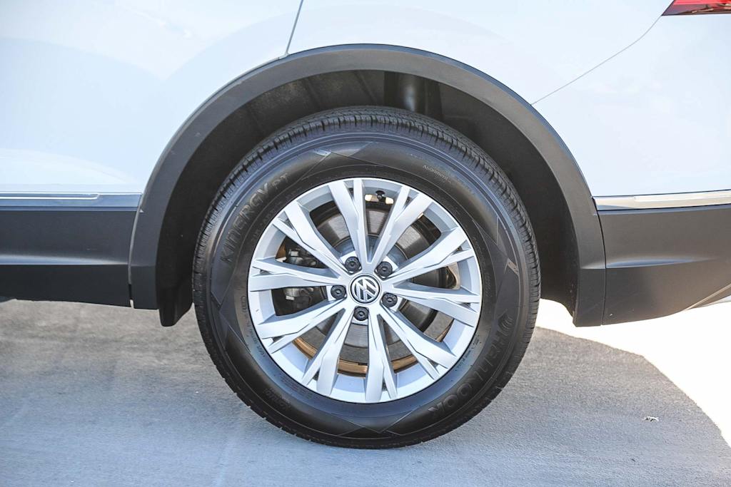 Thumbnail: 2018 Volkswagen Tiguan - 18