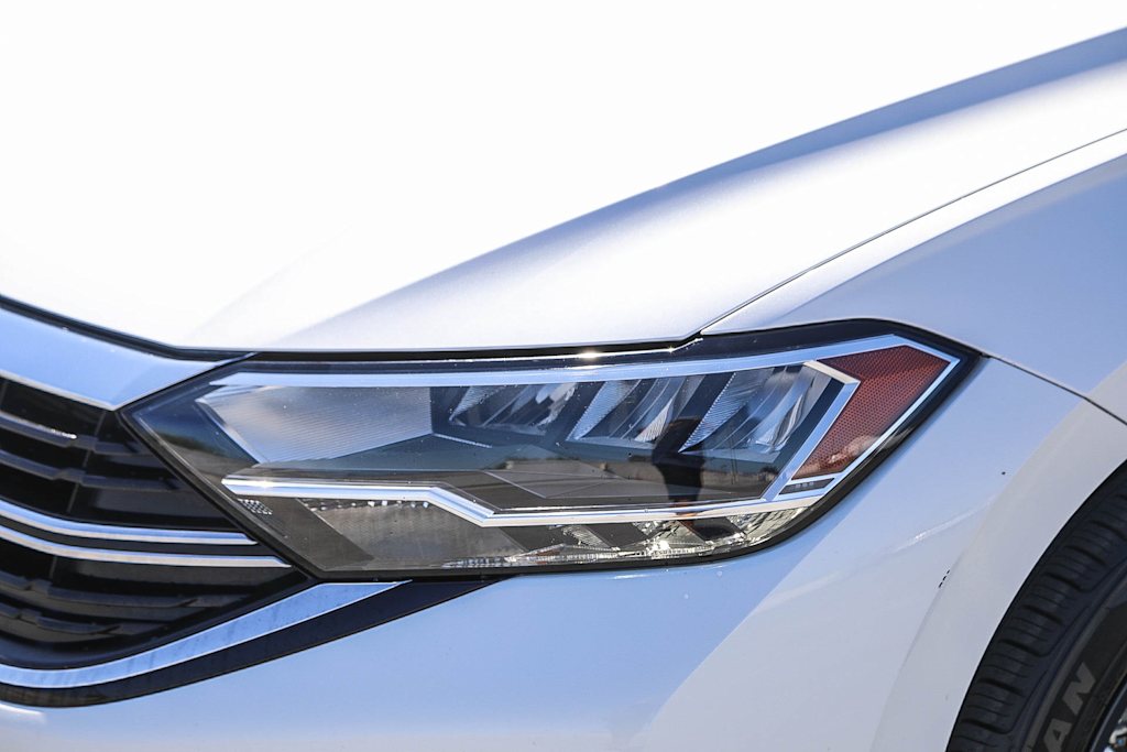 Thumbnail: 2023 Volkswagen Jetta - 19