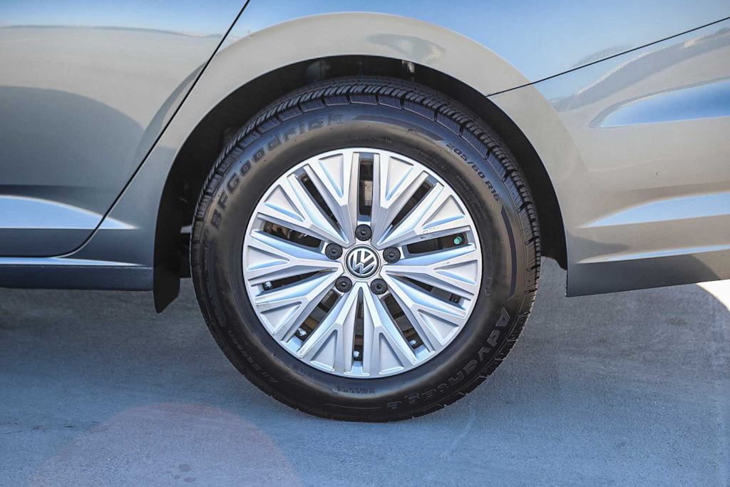 Thumbnail: 2019 Volkswagen Jetta - 21