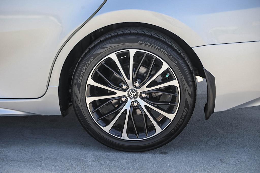 Thumbnail: 2019 Toyota Camry - 21
