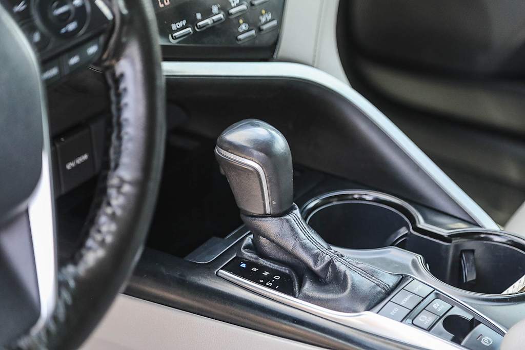 Thumbnail: 2019 Toyota Camry - 13