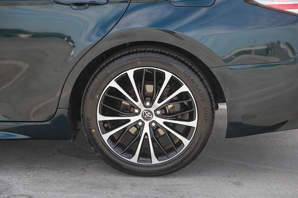 Thumbnail: 2019 Toyota Camry - 20