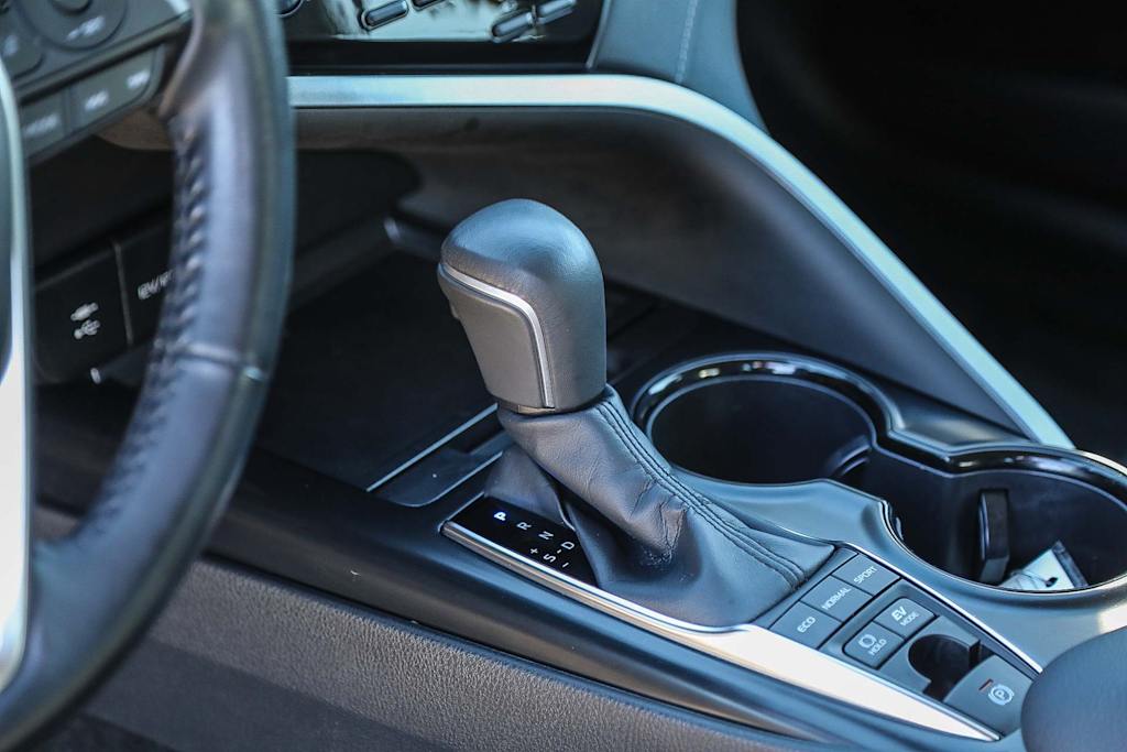 Thumbnail: 2019 Toyota Camry - 14