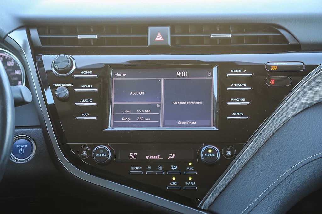 Thumbnail: 2019 Toyota Camry - 13