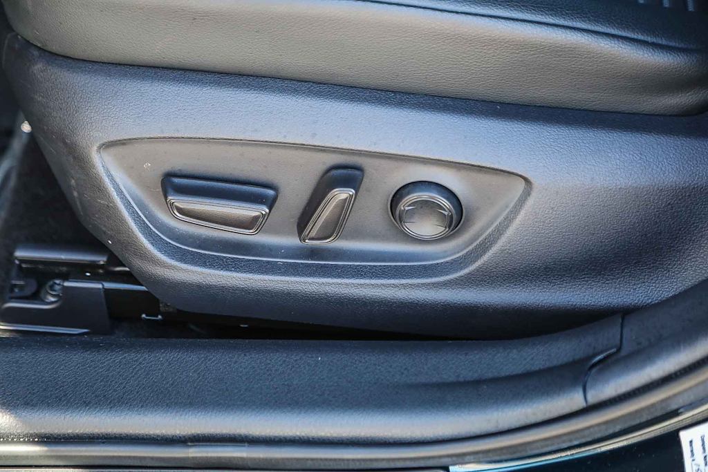 Thumbnail: 2019 Toyota Camry - 23