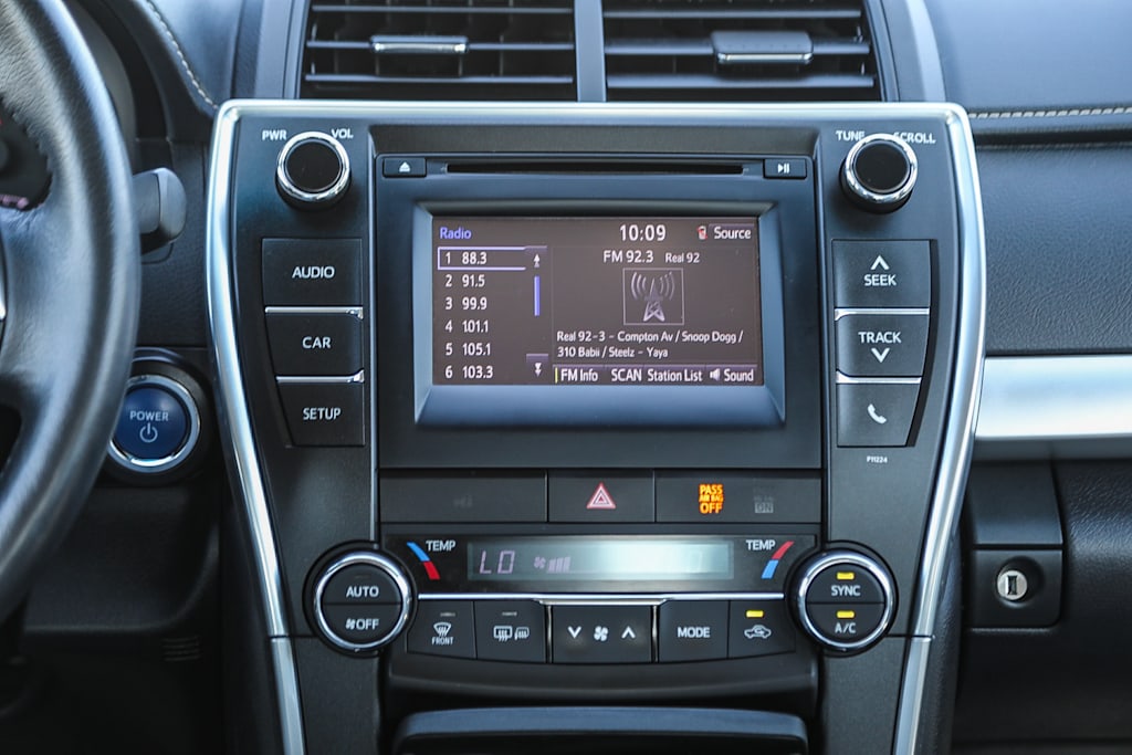 Thumbnail: 2016 Toyota Camry - 13