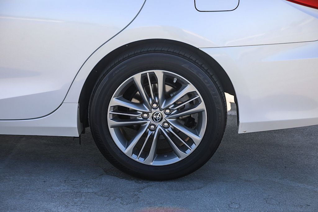 Thumbnail: 2016 Toyota Camry - 21