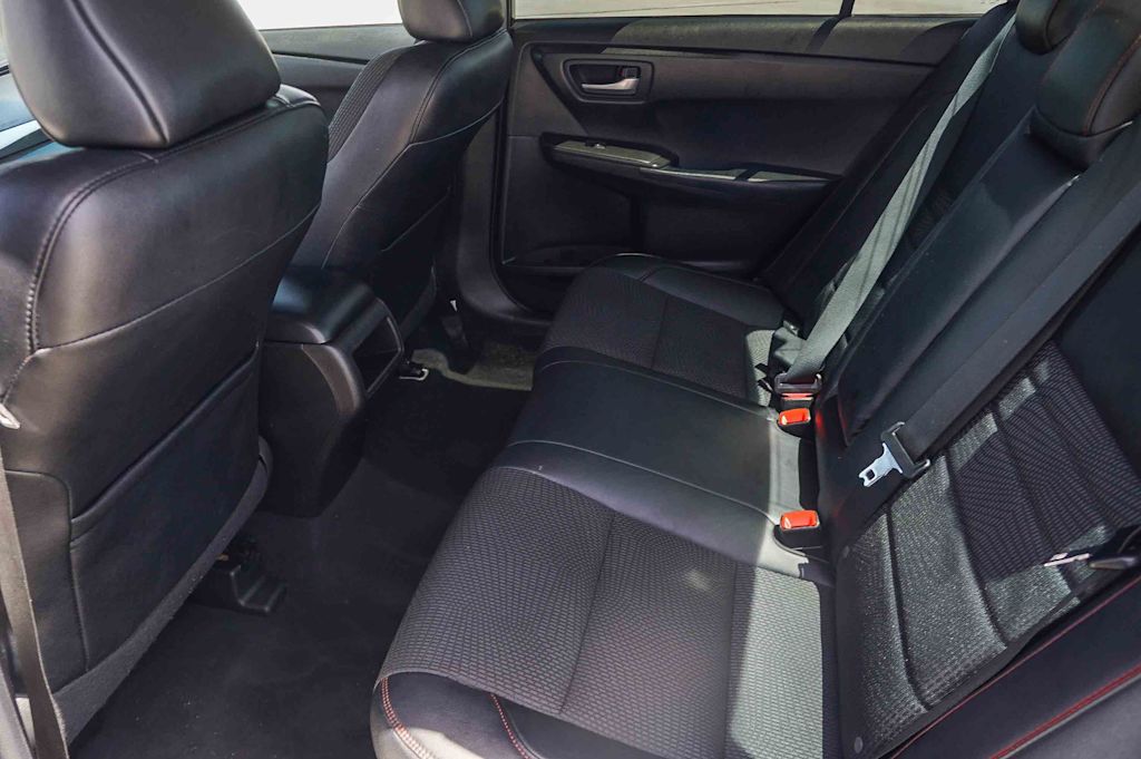 Thumbnail: 2017 Toyota Camry - 12