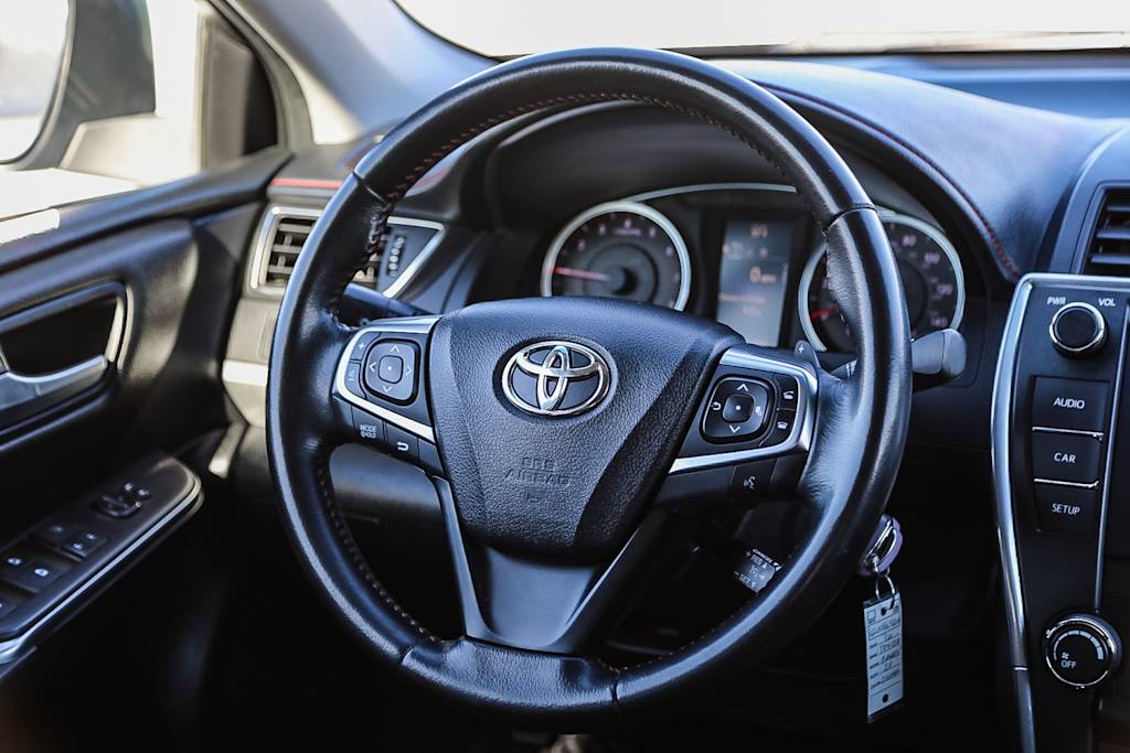 2016 Toyota Camry SE 12