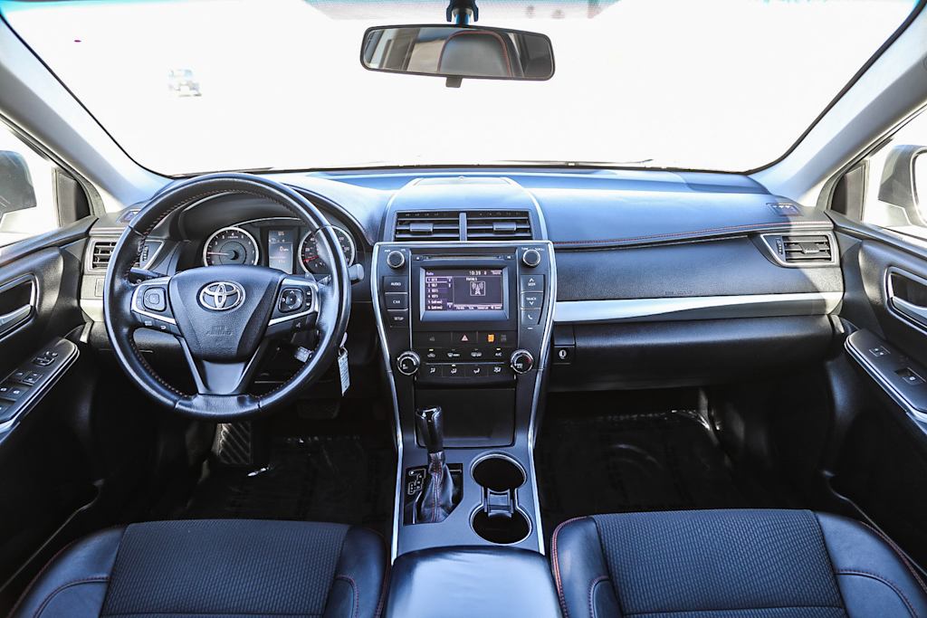 2016 Toyota Camry SE 2