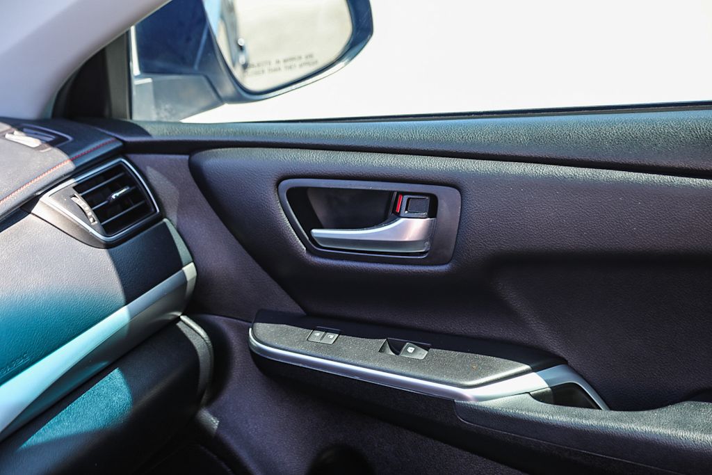 Thumbnail: 2016 Toyota Camry - 23