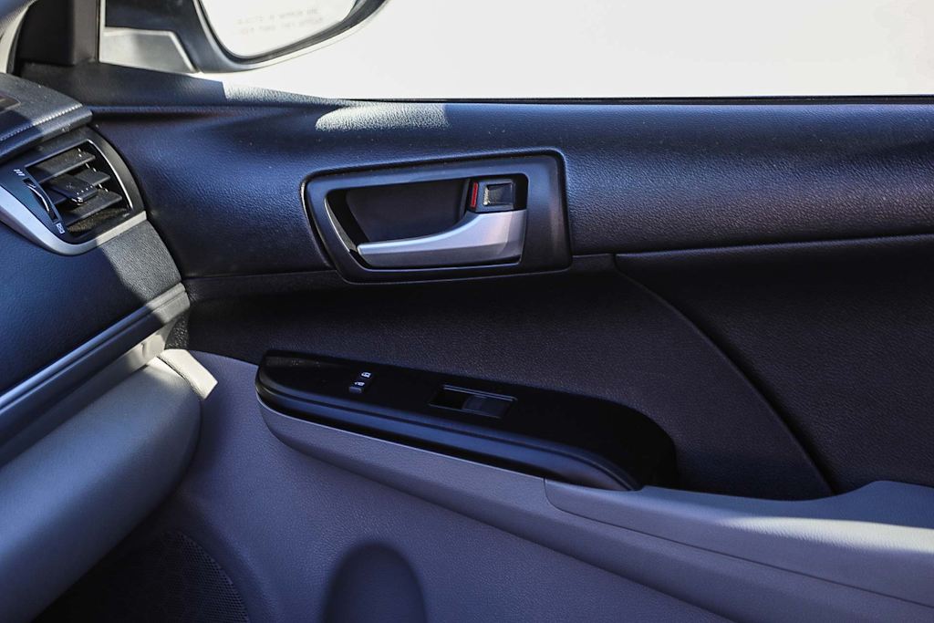 Thumbnail: 2014 Toyota Camry - 23