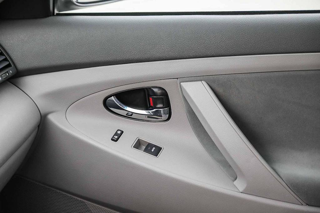 Thumbnail: 2010 Toyota Camry - 24