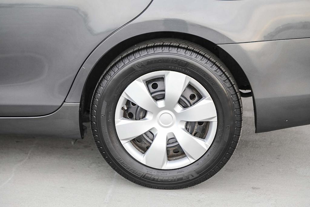 Thumbnail: 2010 Toyota Camry - 21