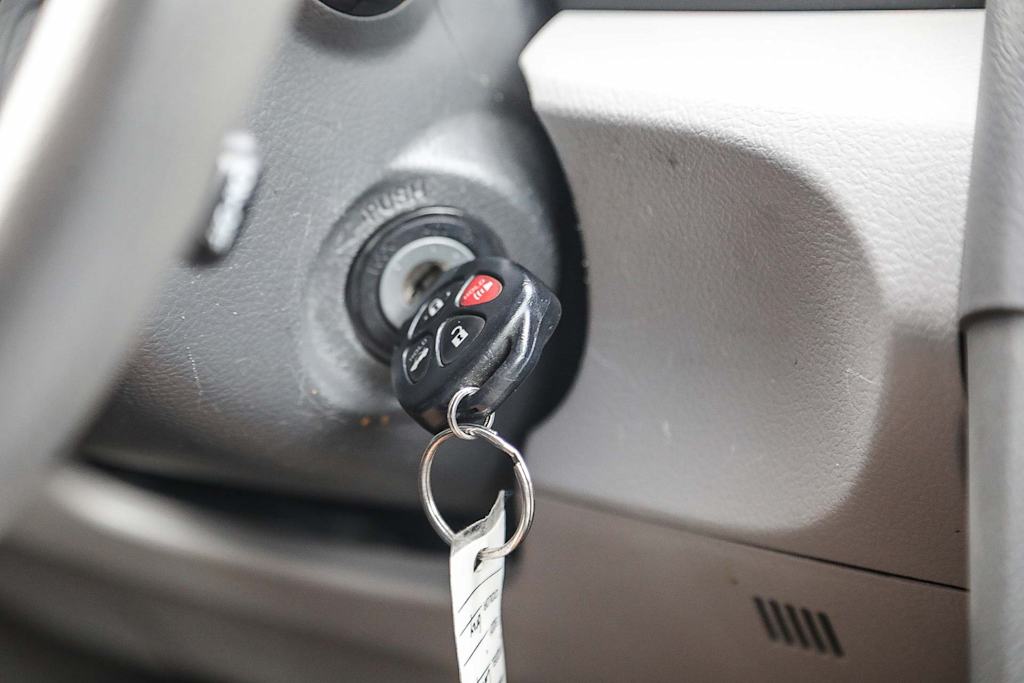 Thumbnail: 2010 Toyota Camry - 16