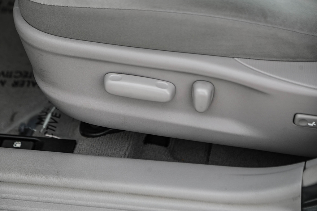 Thumbnail: 2010 Toyota Camry - 23