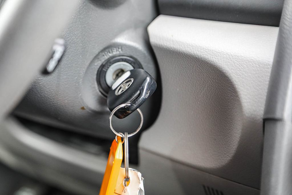 Thumbnail: 2010 Toyota Camry - 15