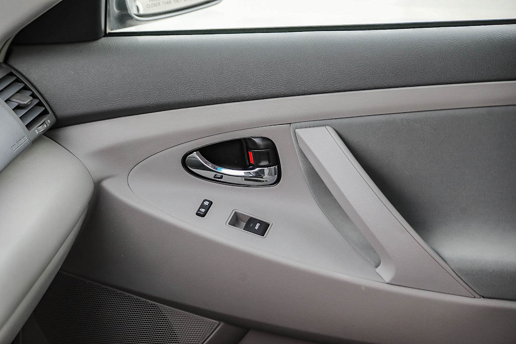 Thumbnail: 2010 Toyota Camry - 24