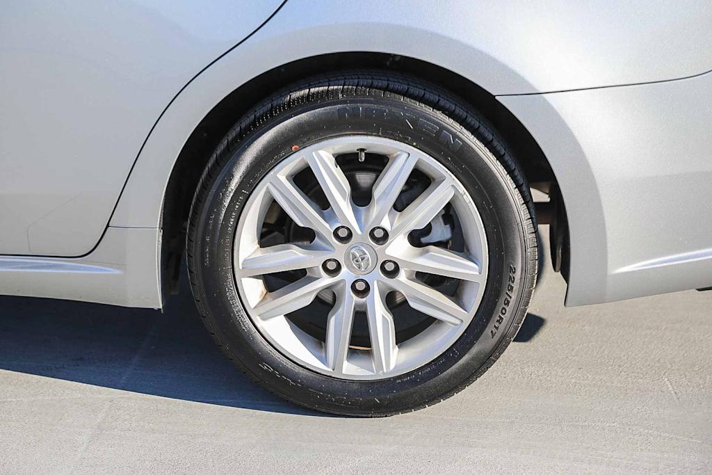 Thumbnail: 2015 Toyota Avalon - 21