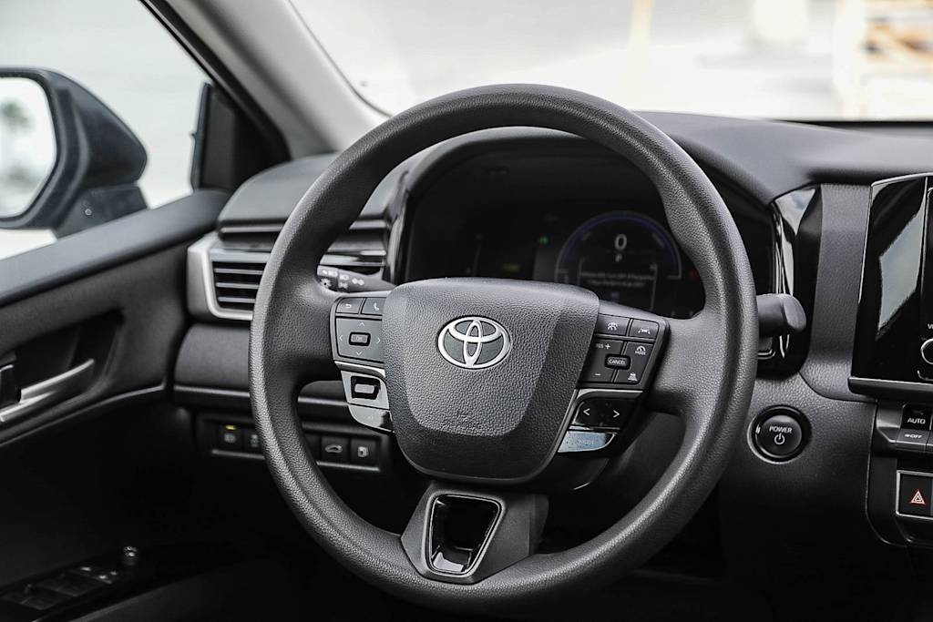 Thumbnail: 2025 Toyota Camry - 11